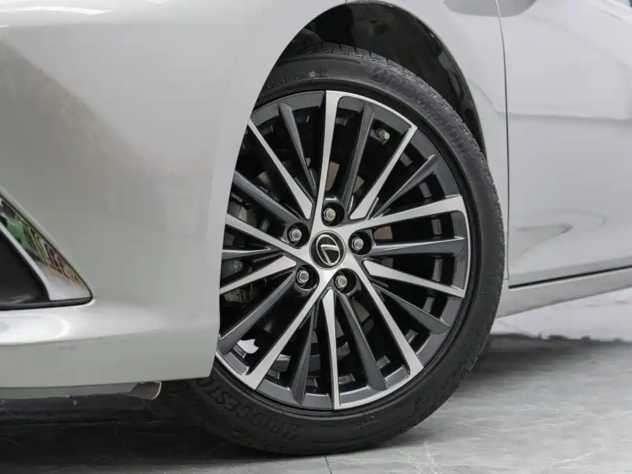 Lexus ES — миниатюра 3