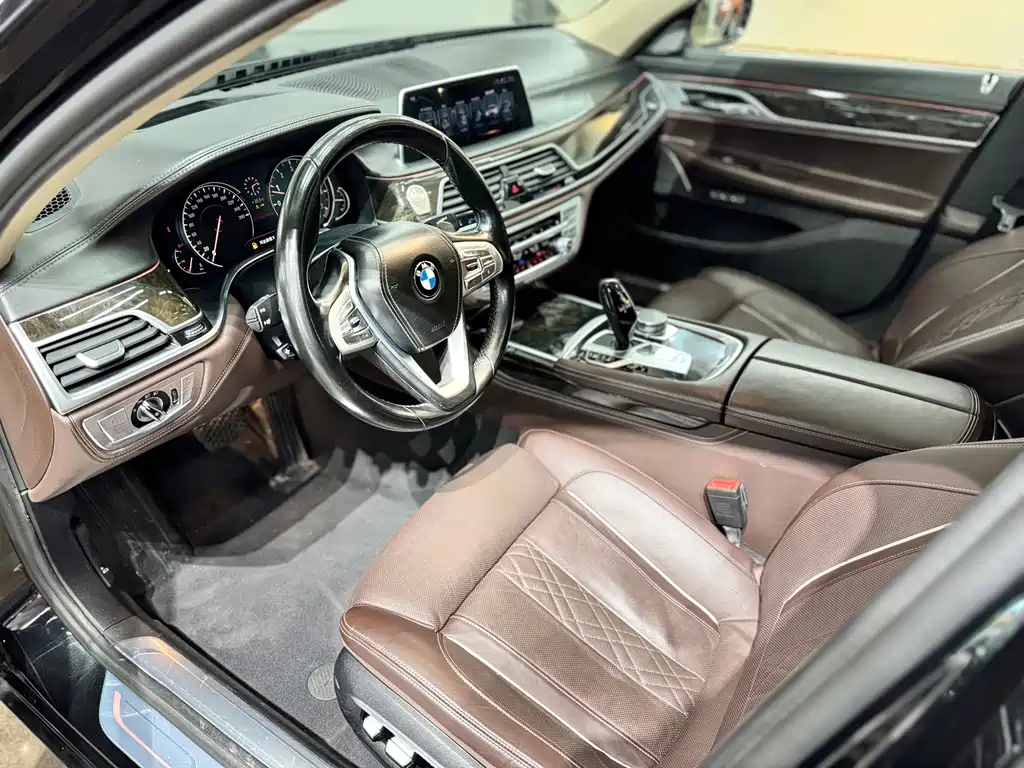 BMW 7 Series — миниатюра 15