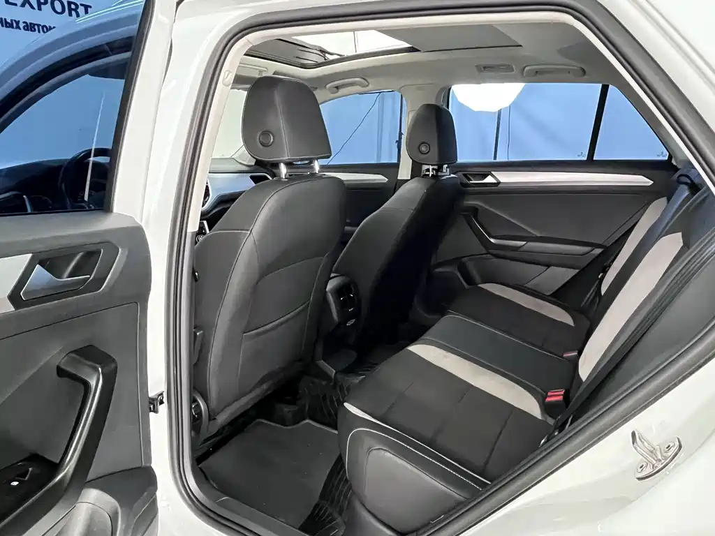 Volkswagen T-Roc — миниатюра 8