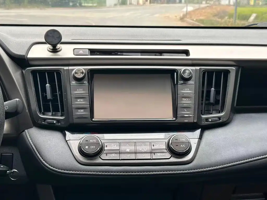 Toyota RAV4 — миниатюра 14