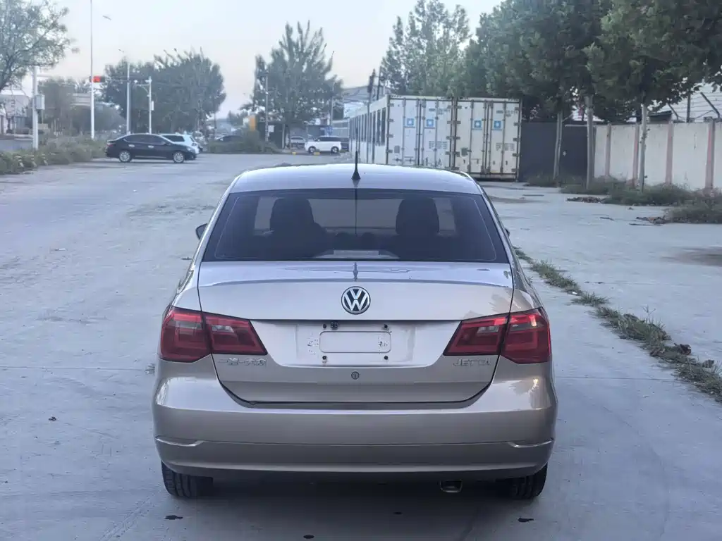 Volkswagen Jetta — миниатюра 4