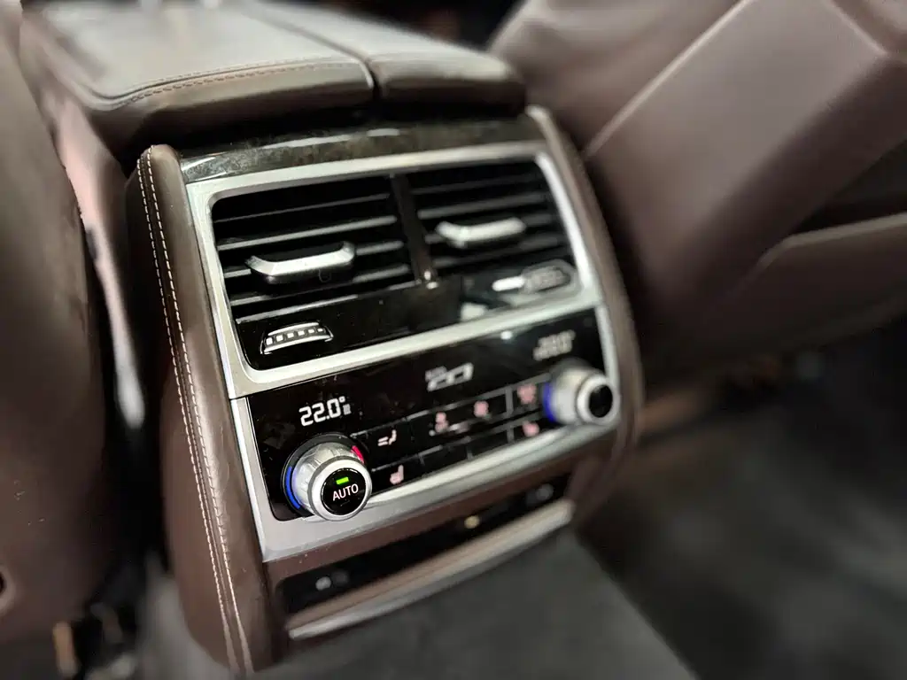 BMW 7 Series — миниатюра 20