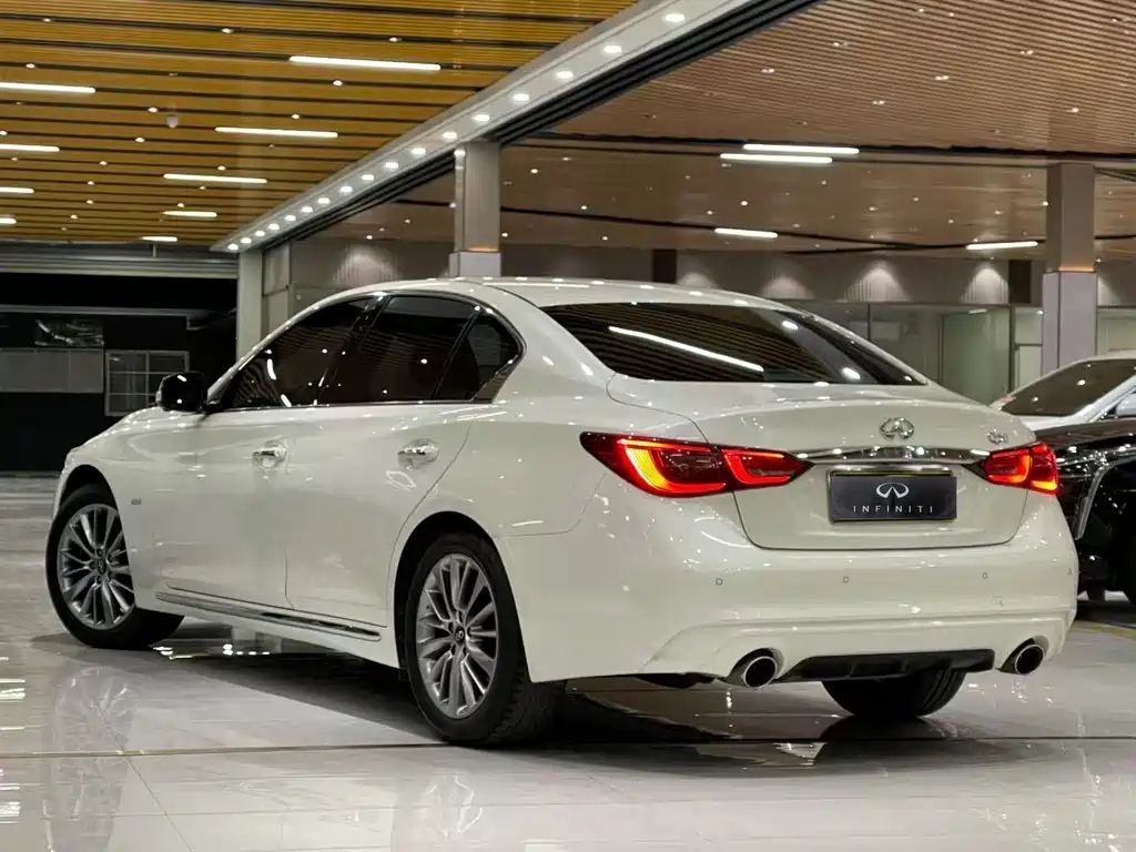 Infiniti Q50L 2018 2.0T V