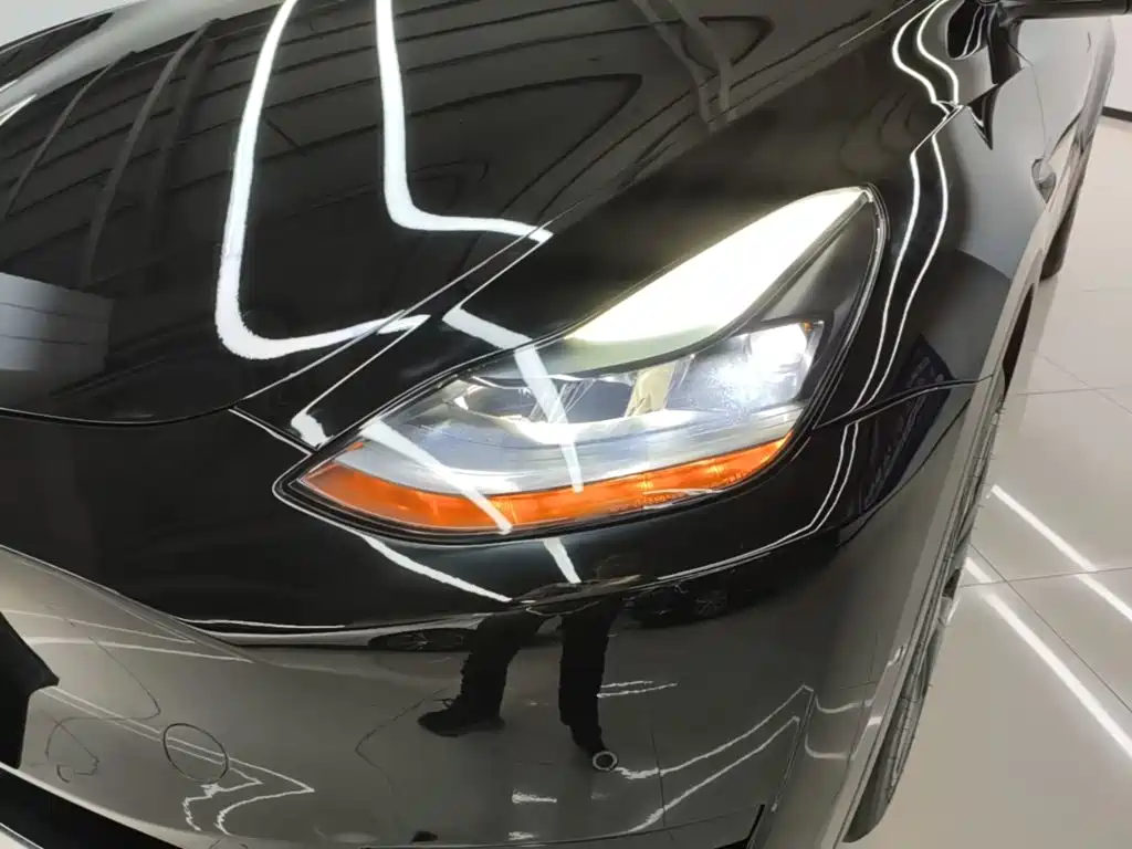 Tesla Model Y — миниатюра 24