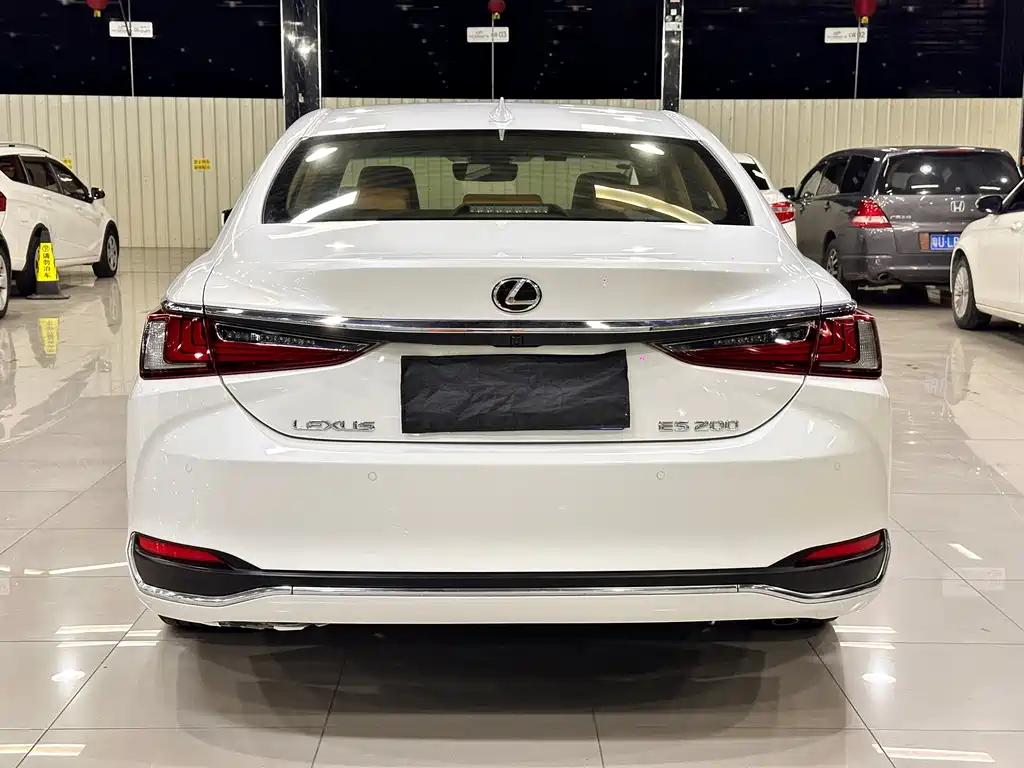 Lexus ES — миниатюра 10