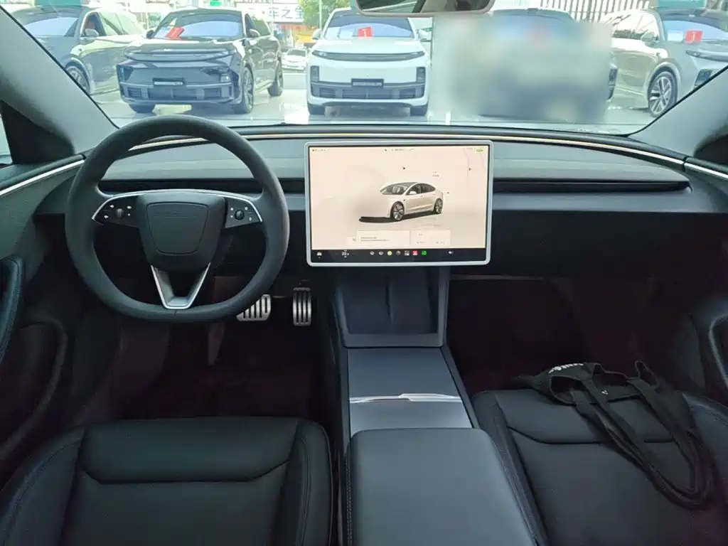 Tesla Model 3 — миниатюра 10