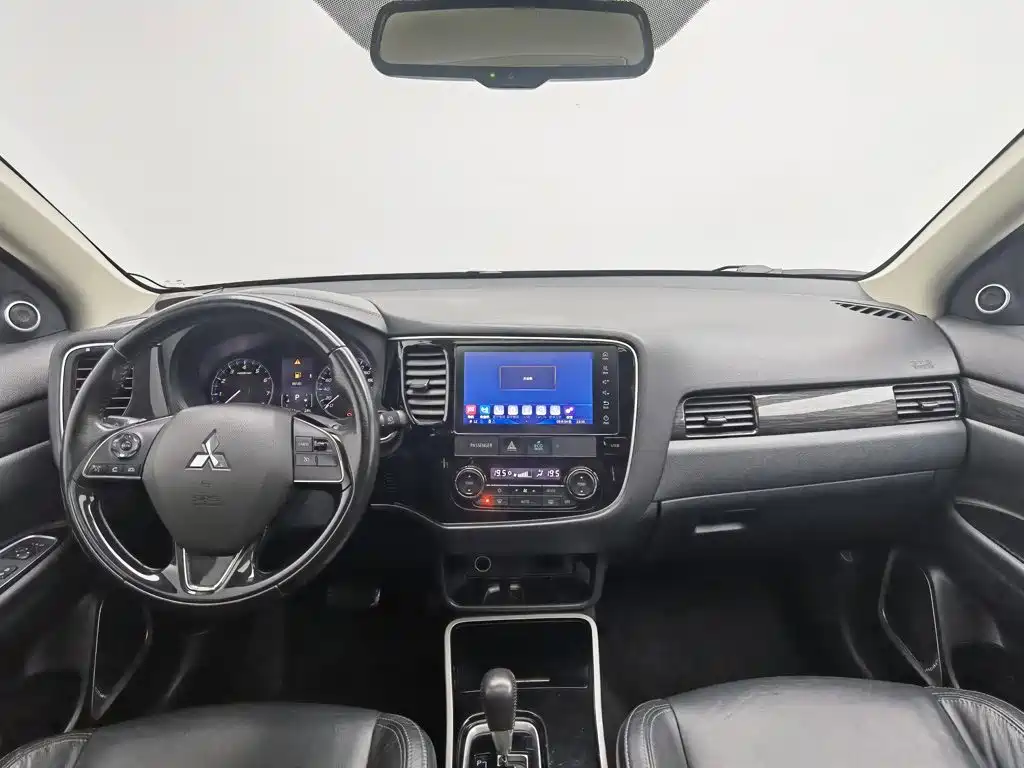 Mitsubishi Outlander — миниатюра 5