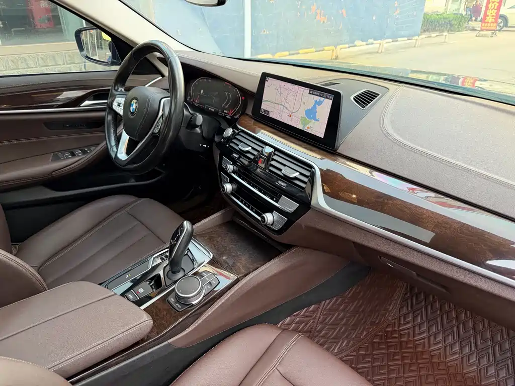 BMW 5 Series — миниатюра 14