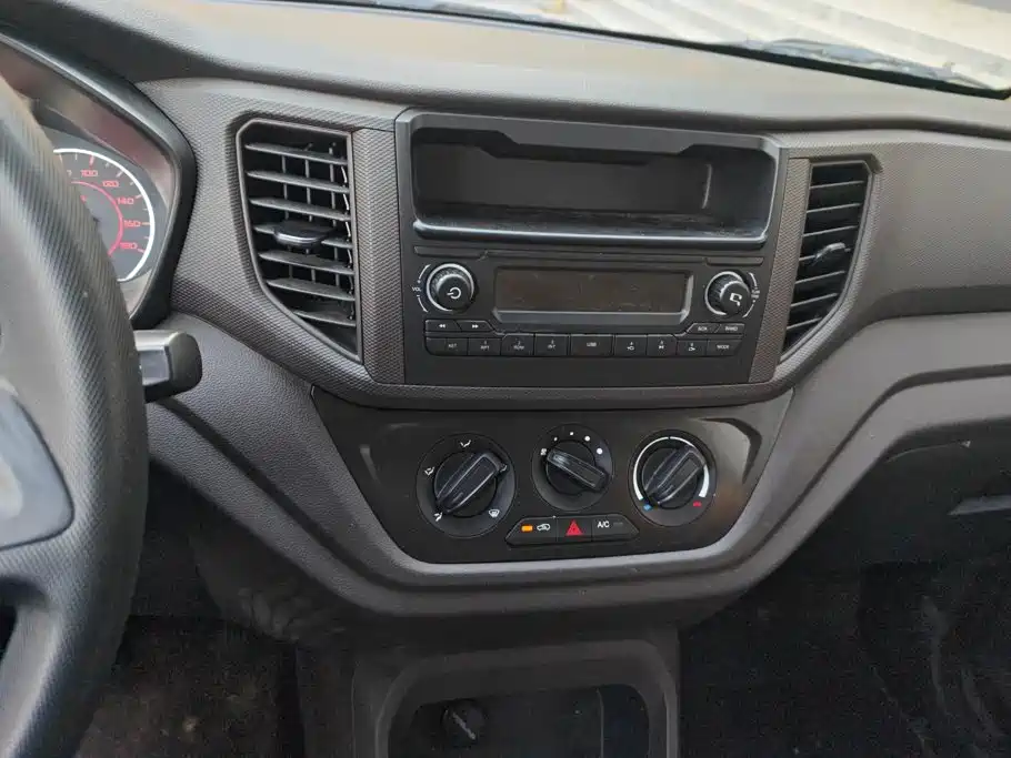 Wuling Hongguang V — миниатюра 13
