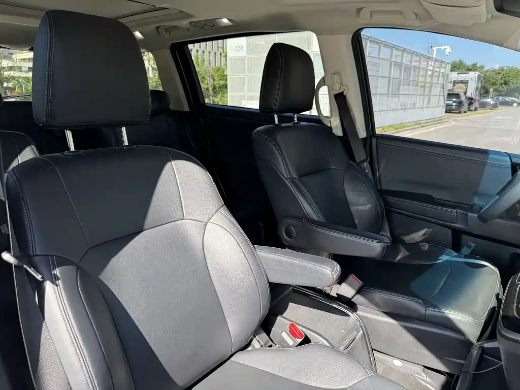 Honda Elysion — миниатюра 28