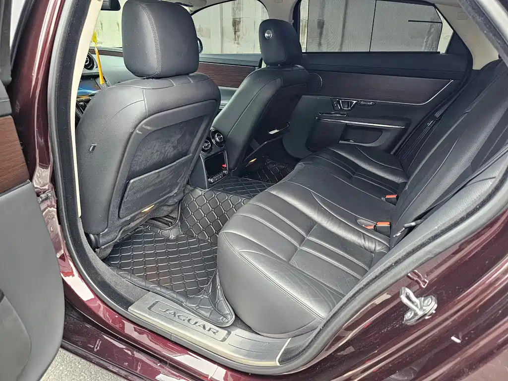 Jaguar XJ — миниатюра 8