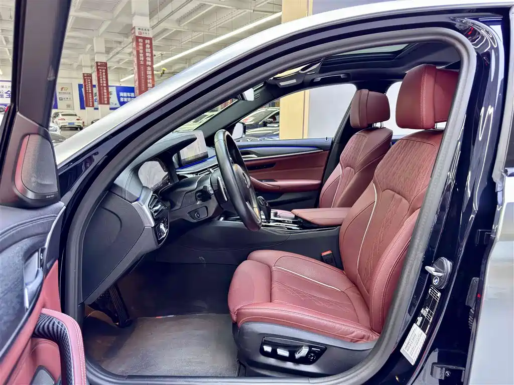 BMW 5 Series — миниатюра 8
