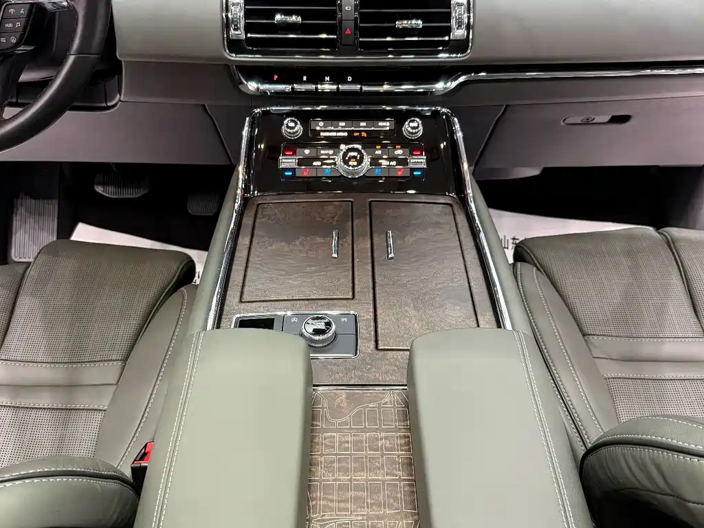 Lincoln Navigator — миниатюра 7
