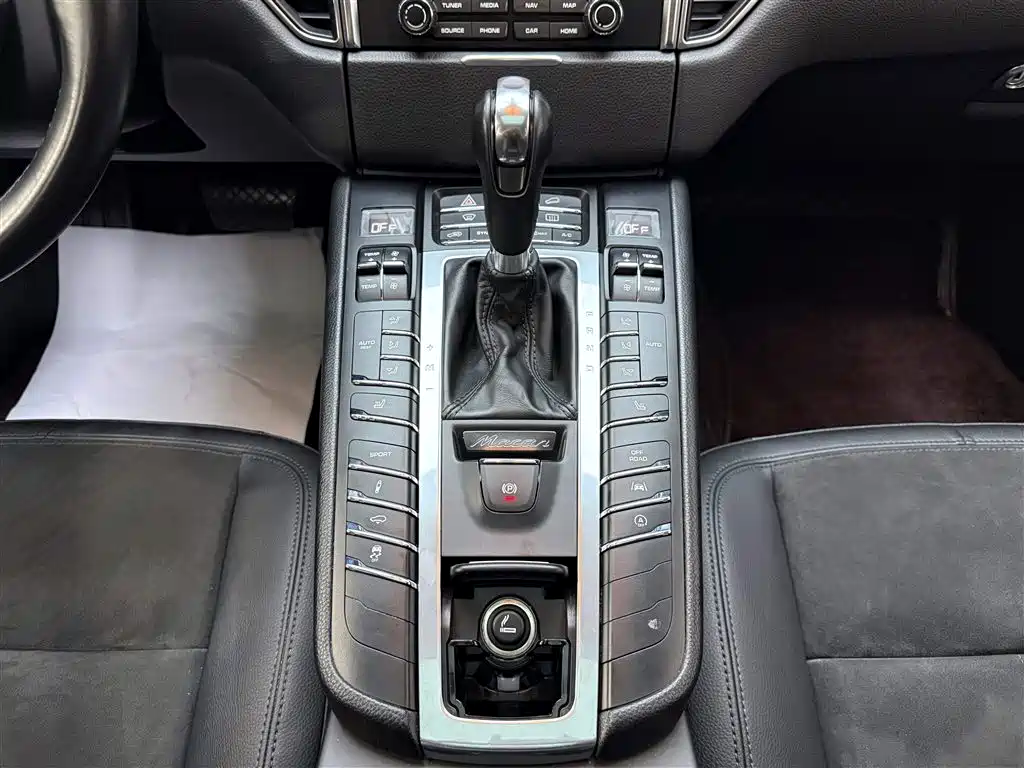 Porsche Macan — миниатюра 7