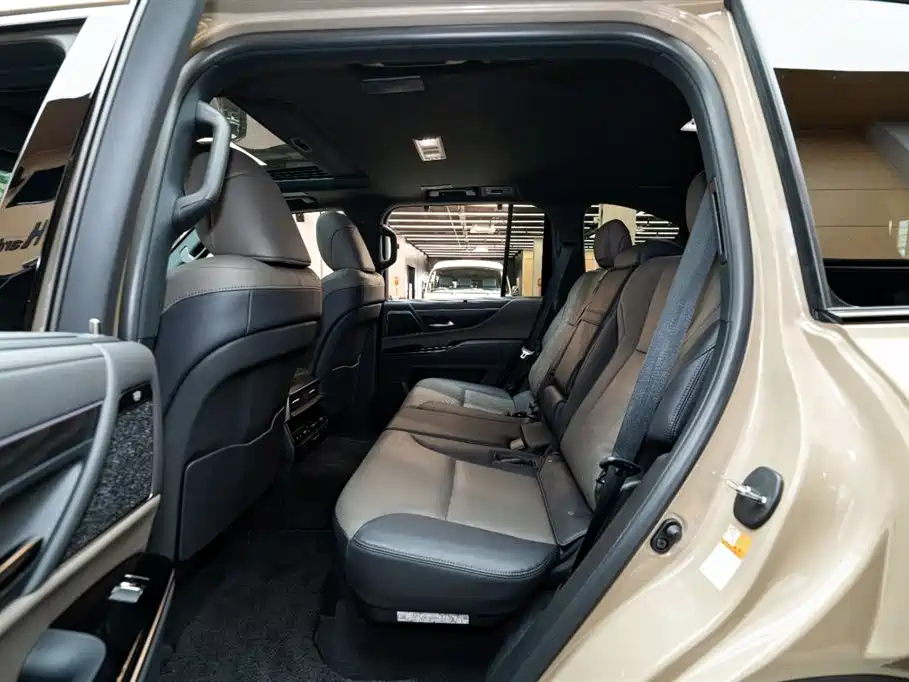 Lexus LX 2025 700h OVERTRAIL