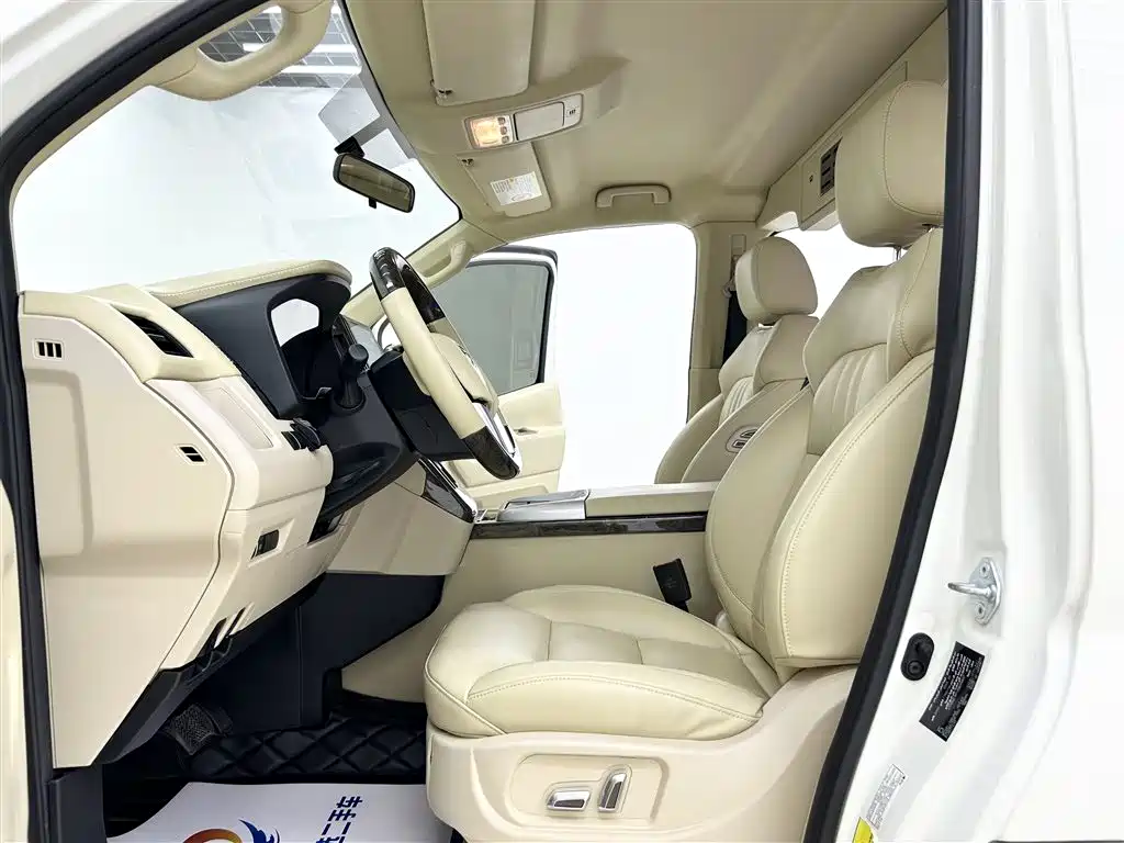 Toyota Granvia 2023 3.5L AT