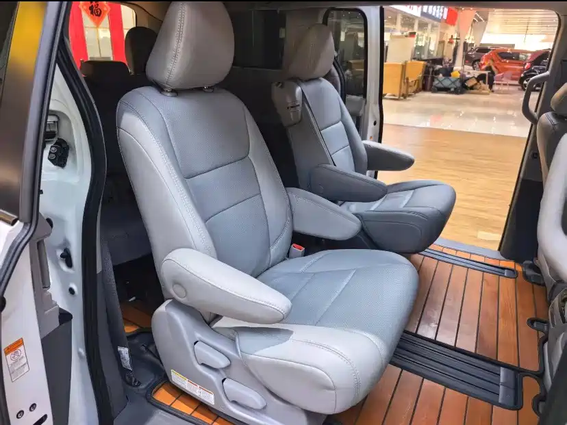 Toyota Sienna — миниатюра 7