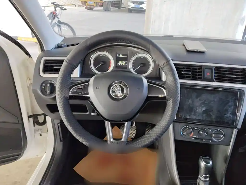 Skoda Rapid — миниатюра 11