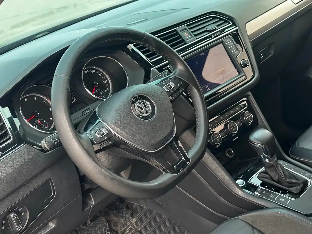Volkswagen Tiguan L L 2018 380TSI AT Luxury