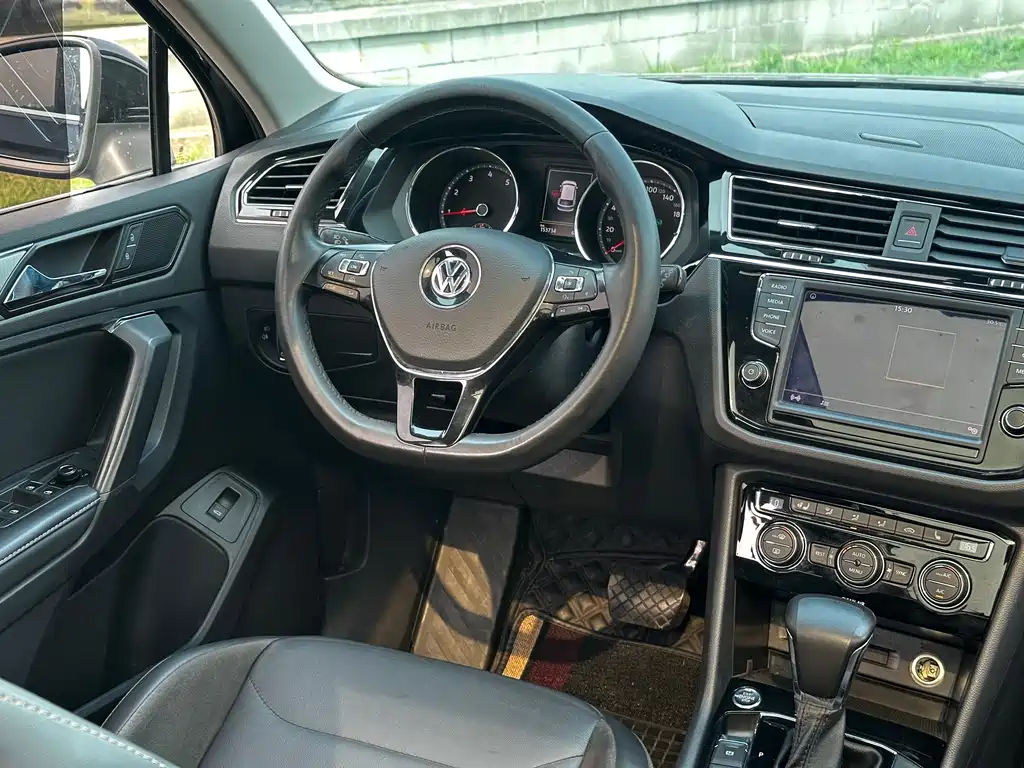 Volkswagen Tiguan L L 2018 380TSI AT Luxury