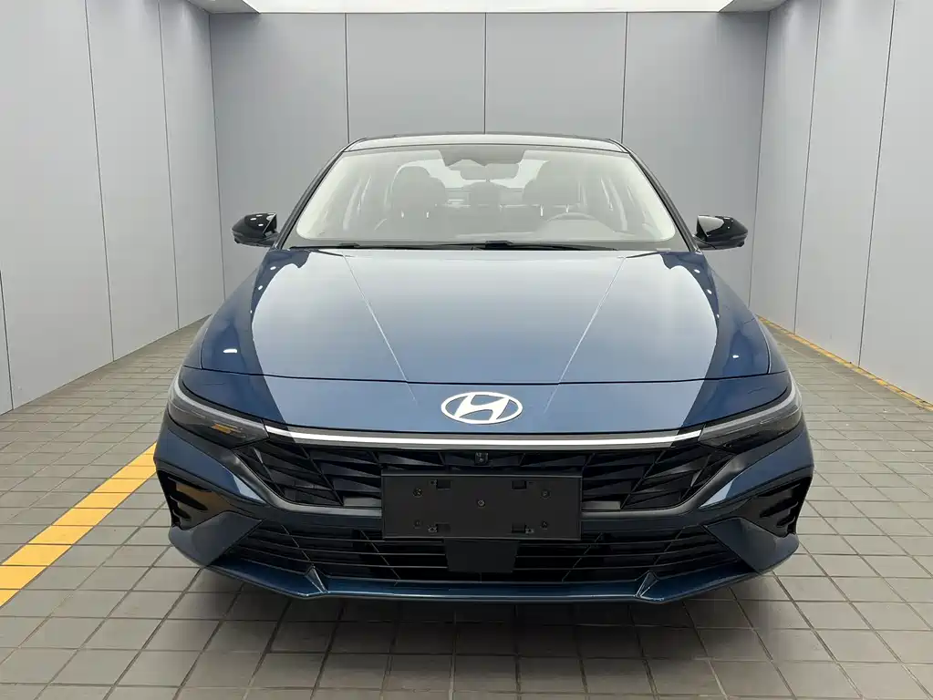 Hyundai Elantra 2023 1.5L CVT TOP Flagship