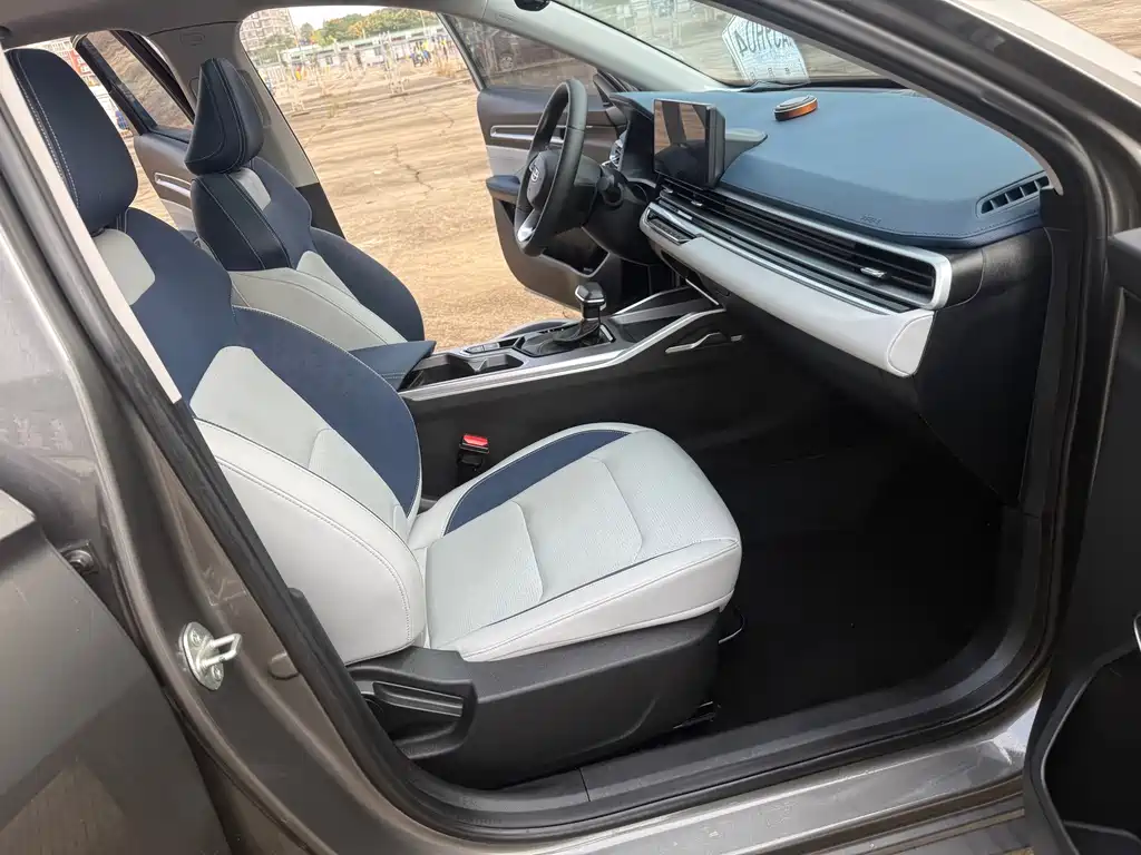 Geely Emgrand — миниатюра 11