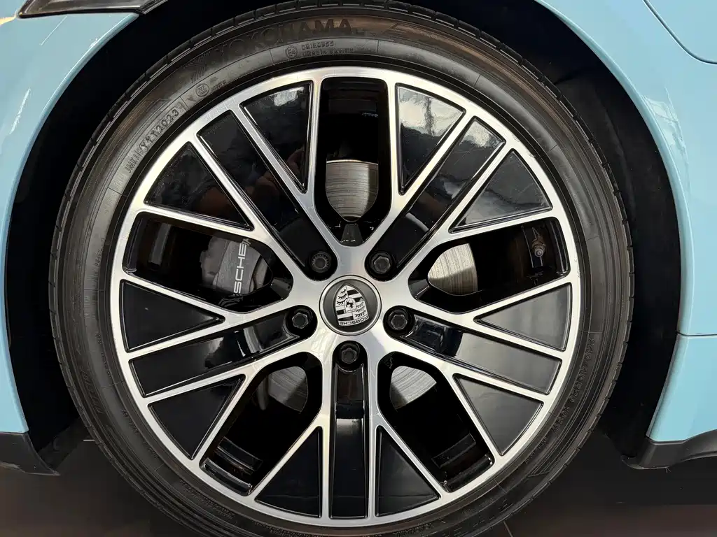 Porsche Taycan — миниатюра 8