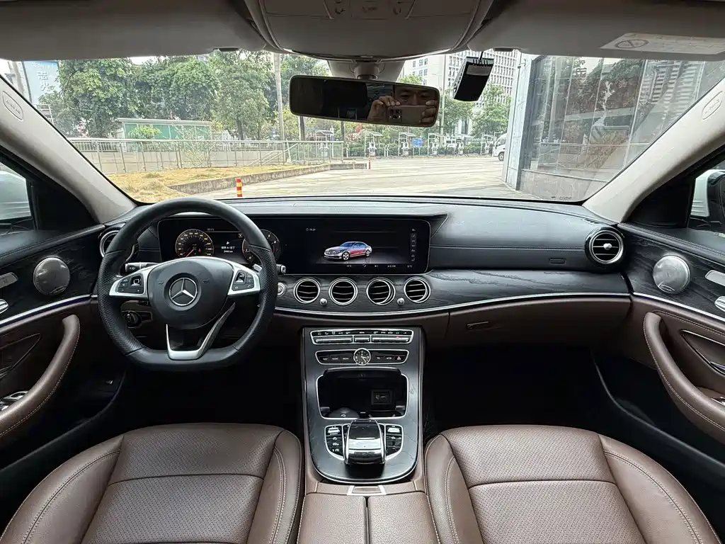 Mercedes-Benz E-Class — миниатюра 9
