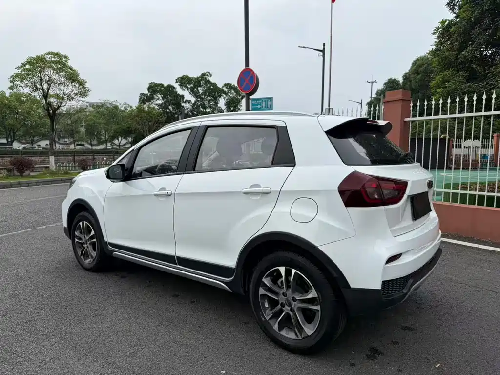 Geely Vision X3 — миниатюра 5