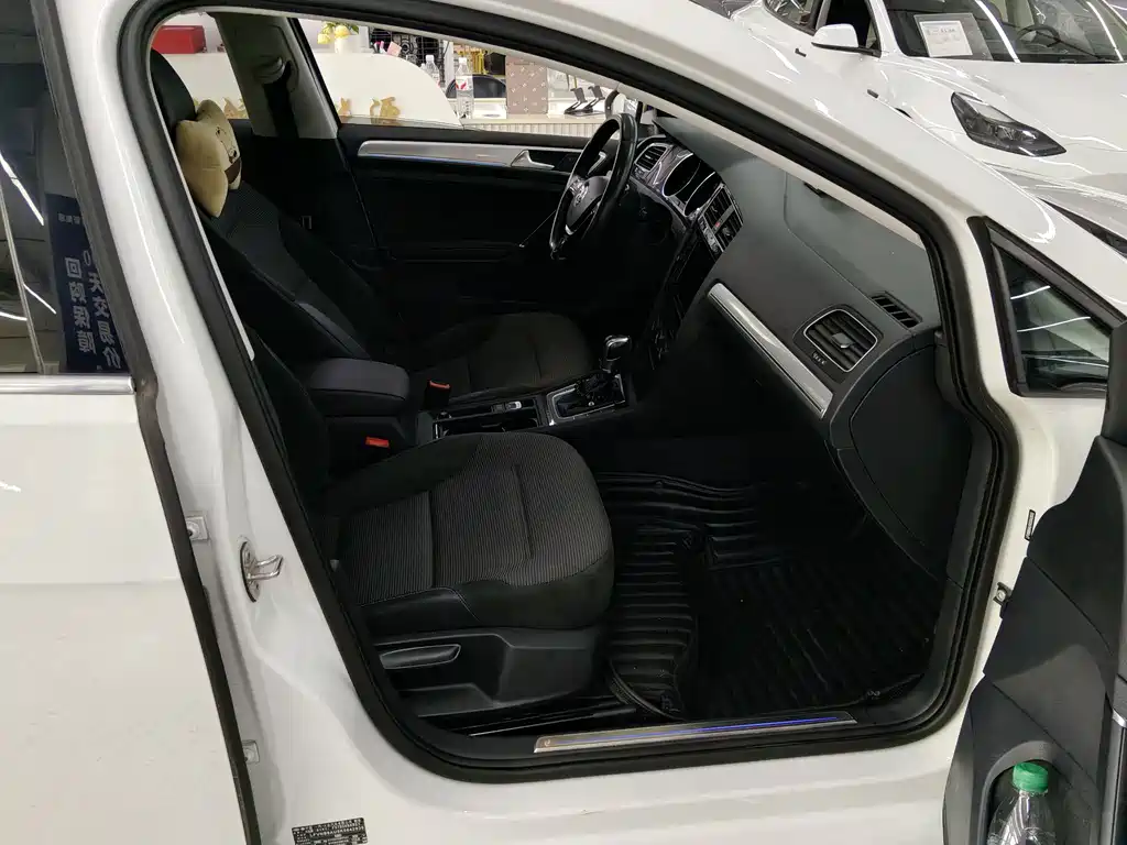 Volkswagen Golf EV — миниатюра 13