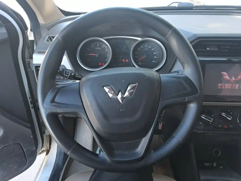 Wuling Hongguang — миниатюра 7