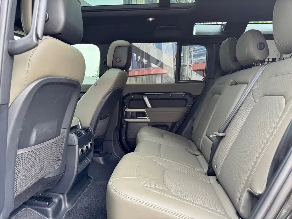 Land Rover Defender — миниатюра 8