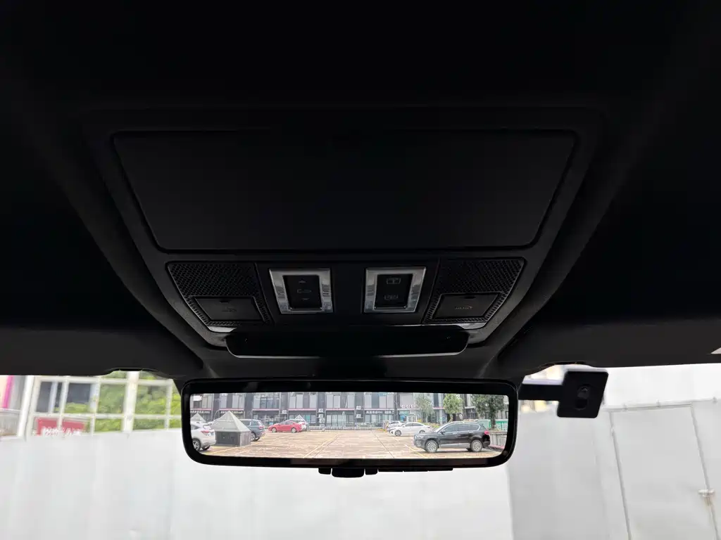 Land Rover Defender — миниатюра 18