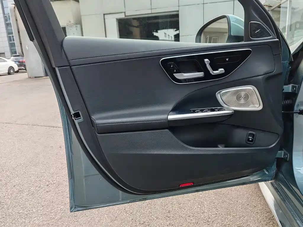 Mercedes-Benz C-Class — миниатюра 9