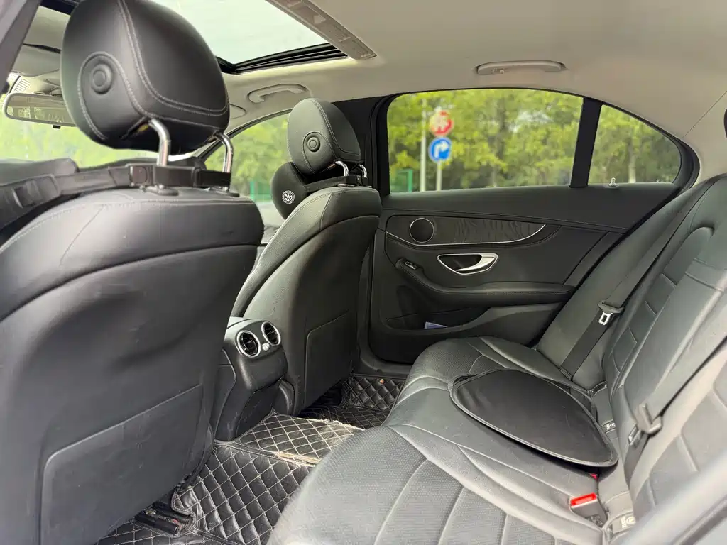 Mercedes-Benz C-Class — миниатюра 6