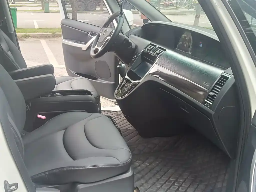 Luxgen Big 7 MPV — миниатюра 9