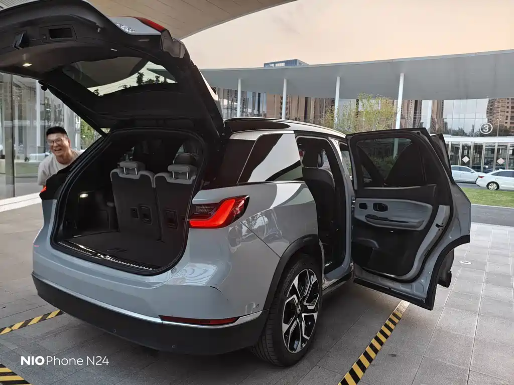 NIO ES8 — миниатюра 13