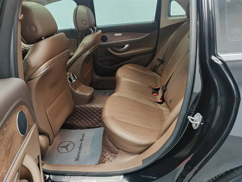 Mercedes-Benz E-Class — миниатюра 16