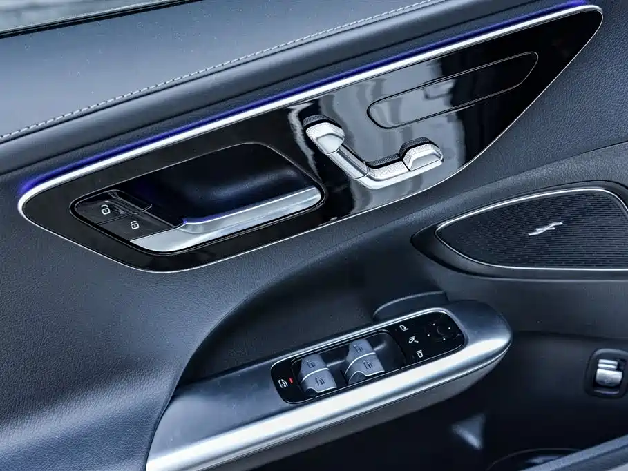Mercedes-Benz C-Class — миниатюра 7