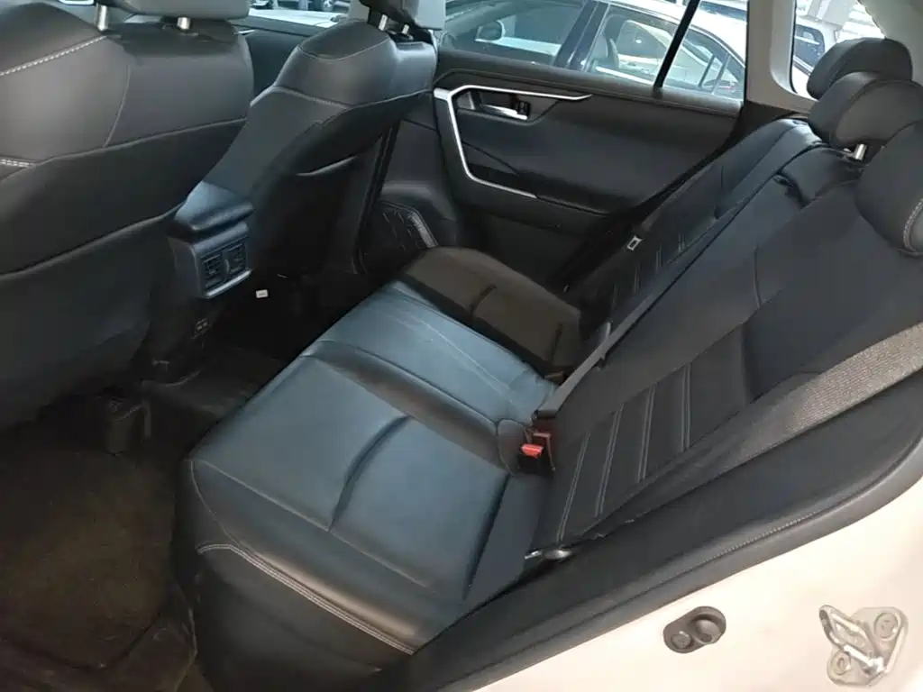 Toyota RAV4 — миниатюра 17