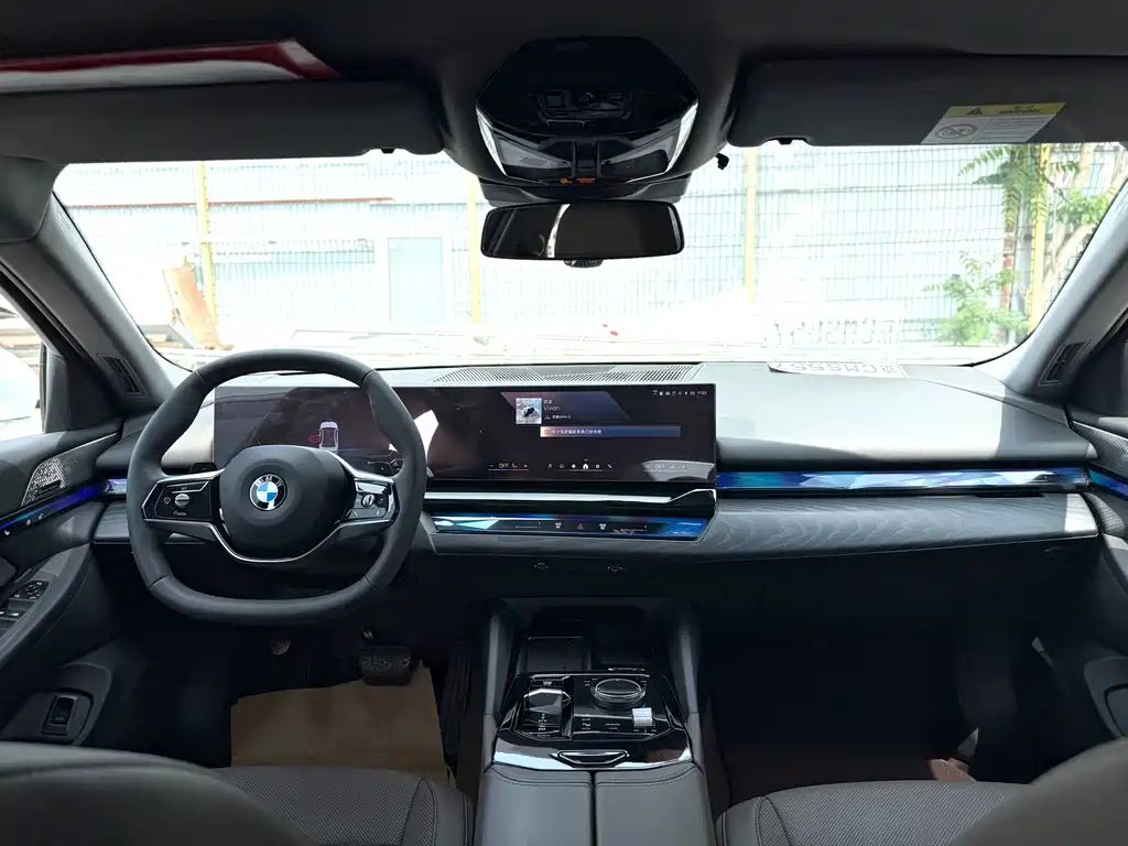 BMW 5 Series — миниатюра 7