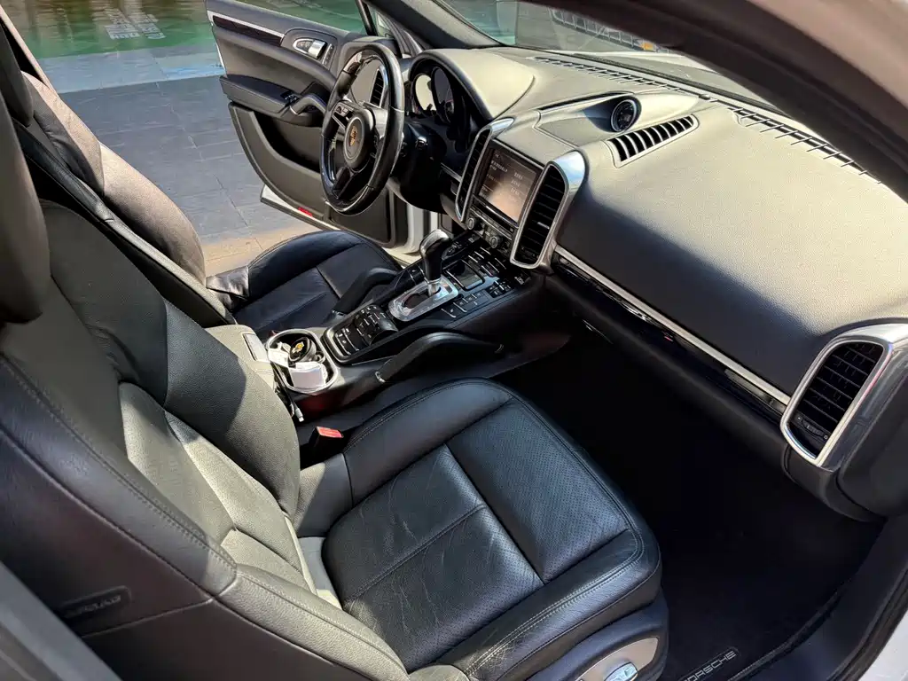 Porsche Cayenne — миниатюра 11