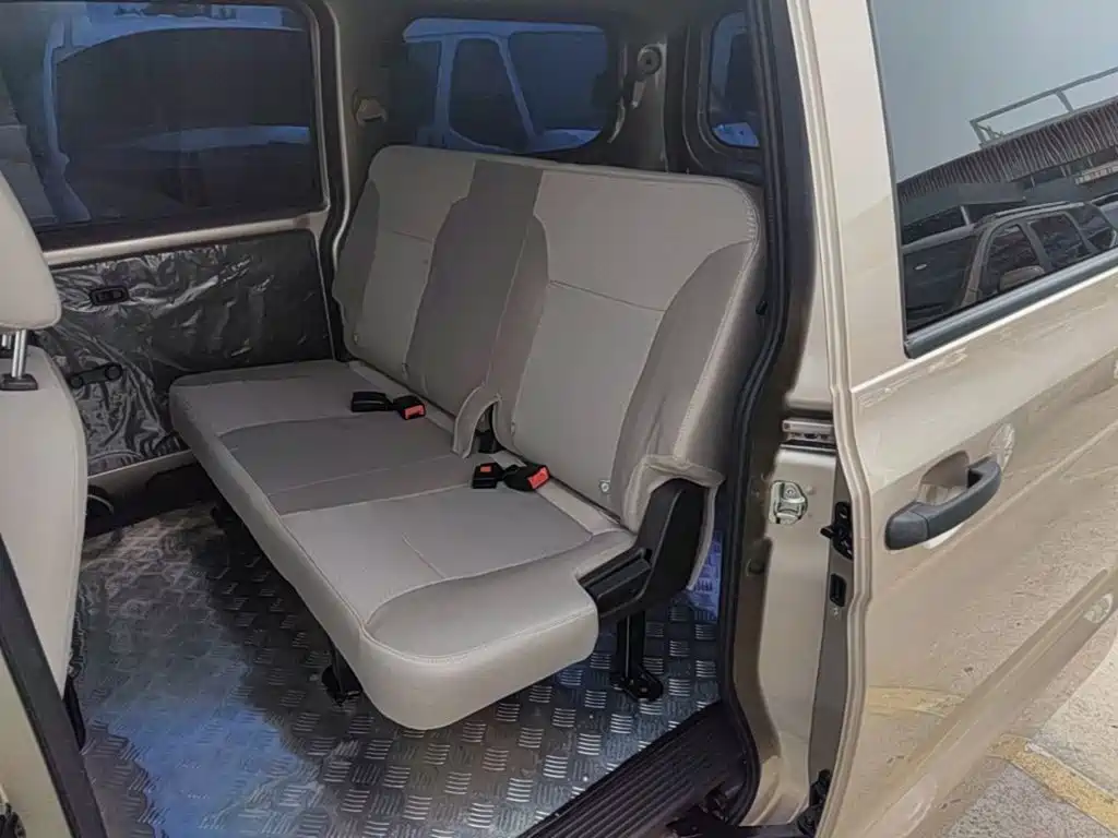 Wuling Hongguang V — миниатюра 17