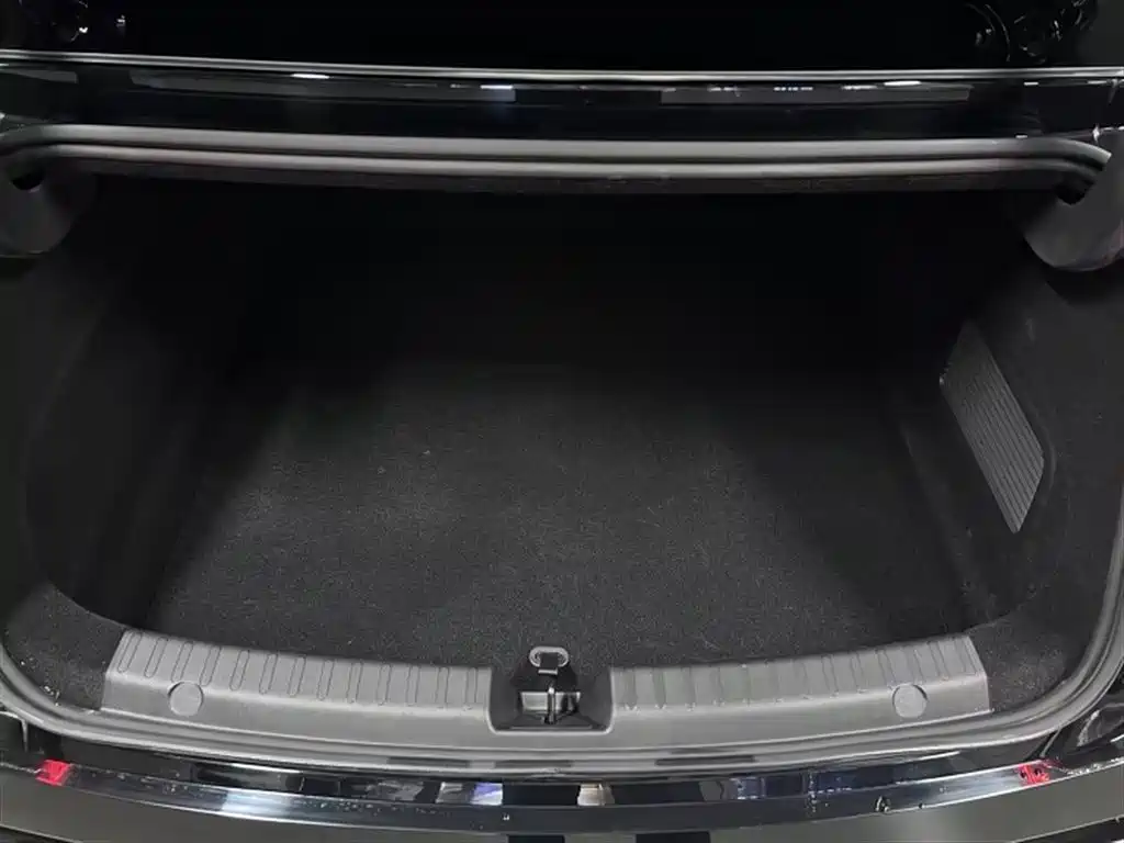 GEELY GALAXY GALAXY E8