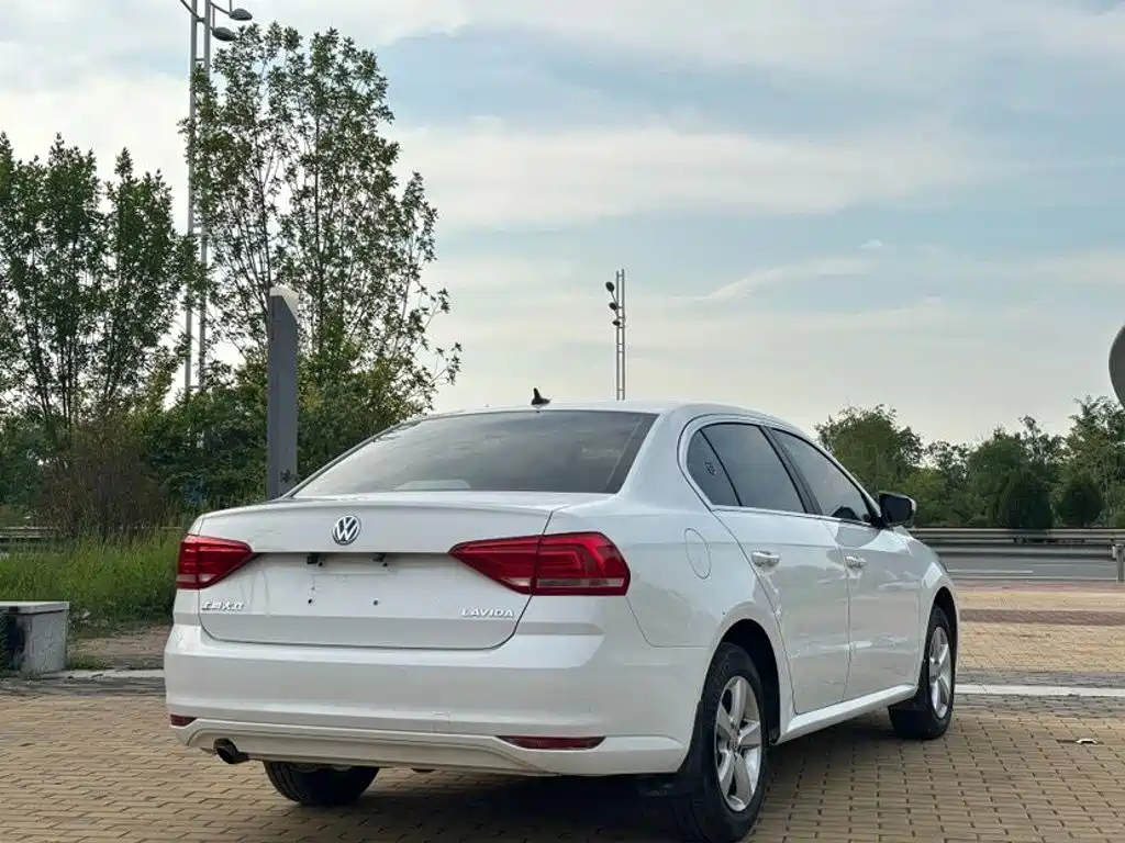 Volkswagen Lavida 2015 1.6L MT