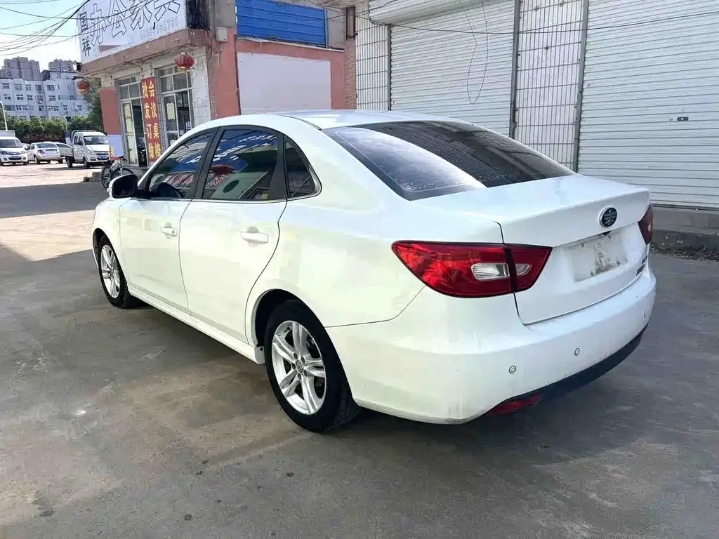 Bestune B30EV — миниатюра 9