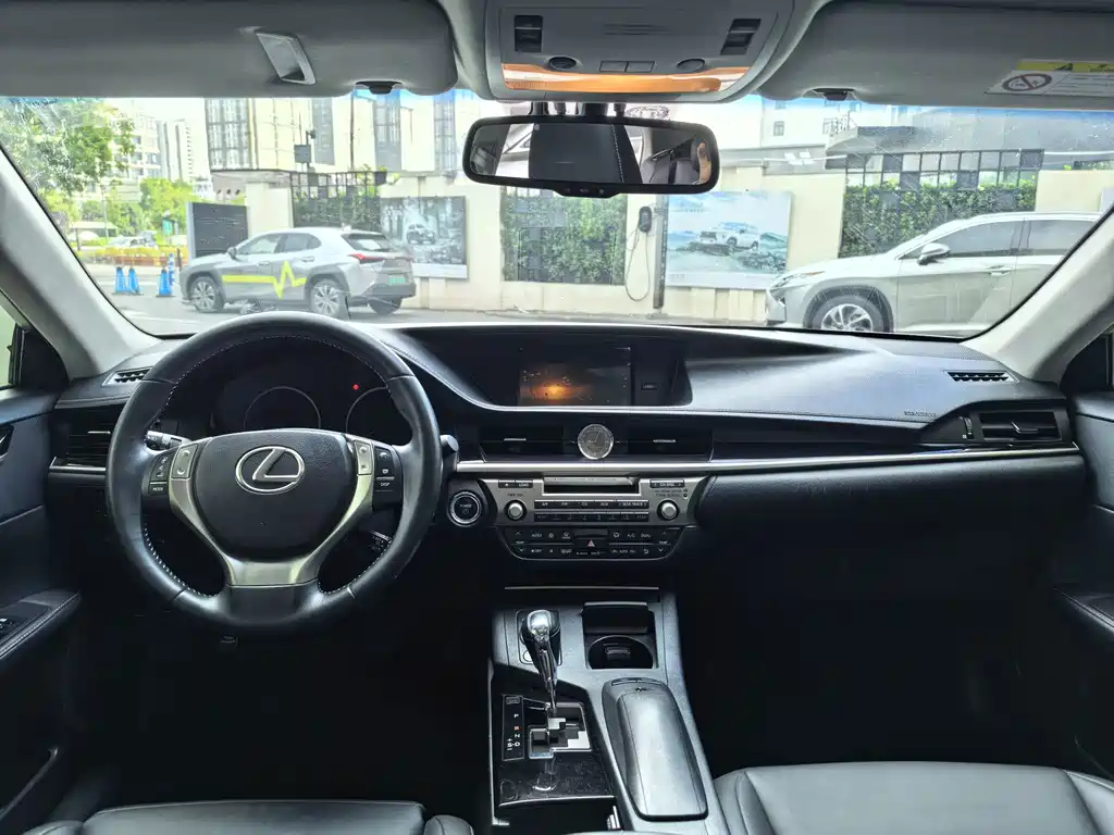 Lexus ES — миниатюра 8