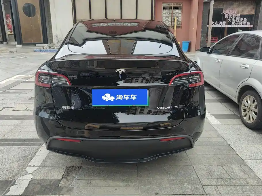 Tesla Model Y — миниатюра 4