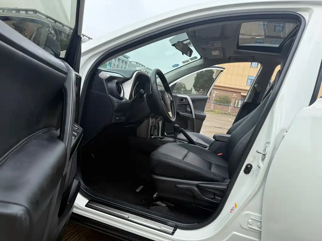 Toyota RAV4 — миниатюра 17