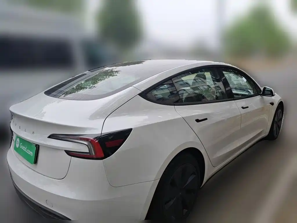 Tesla Model 3 — миниатюра 8